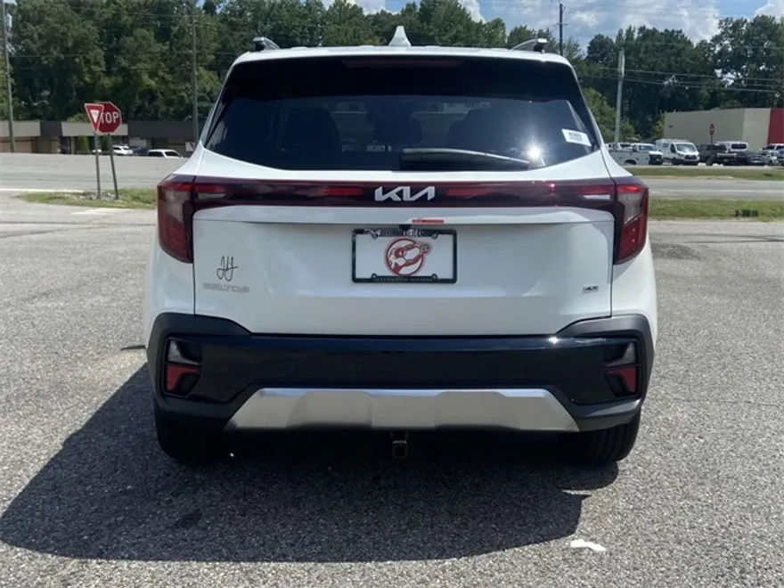 2025 Kia Seltos S photo 1