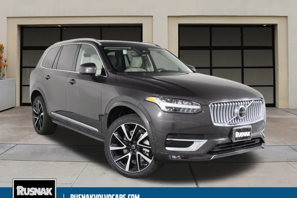 2025 Volvo XC90 Plus photo 1