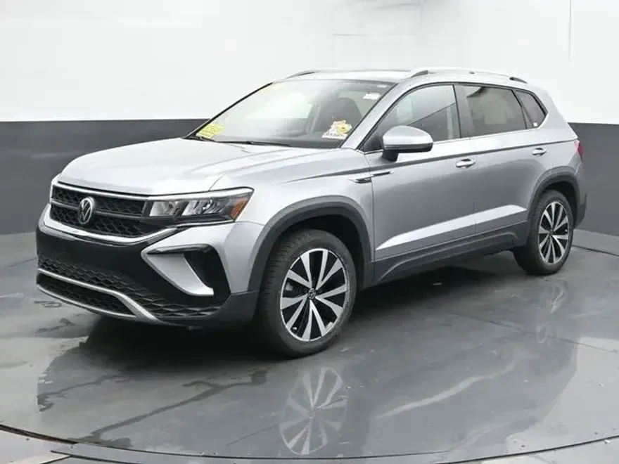2022 Volkswagen Taos SE photo 1