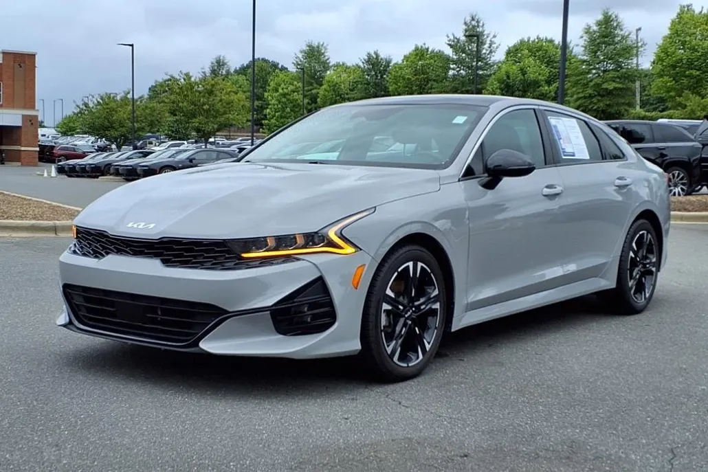 2022 Kia K5 GT-Line photo 1