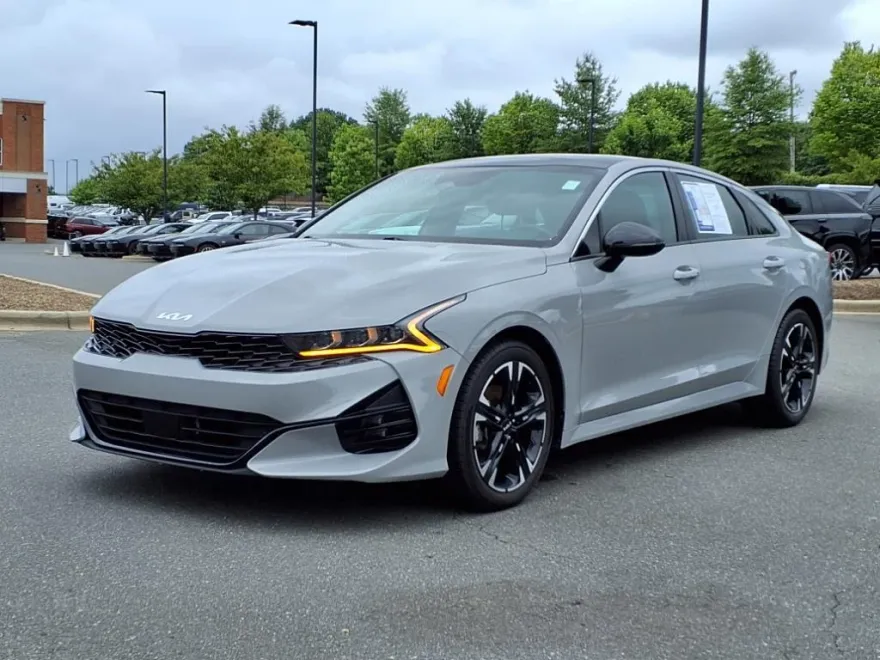 2022 Kia K5 GT-Line photo 1