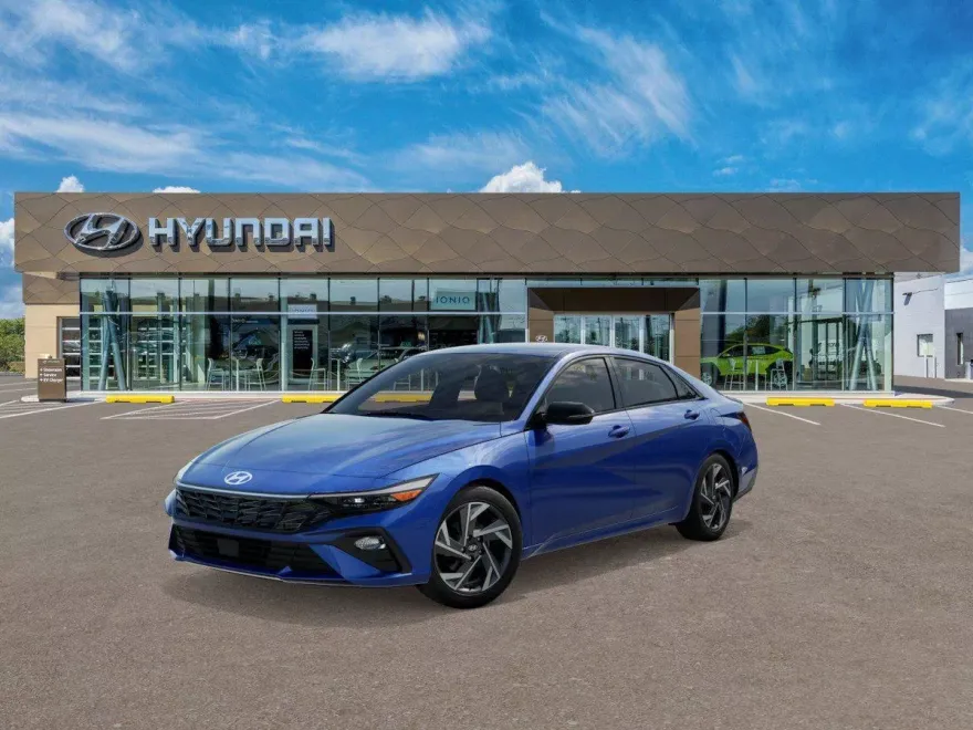 2025 Hyundai Elantra SEL Sport photo 1