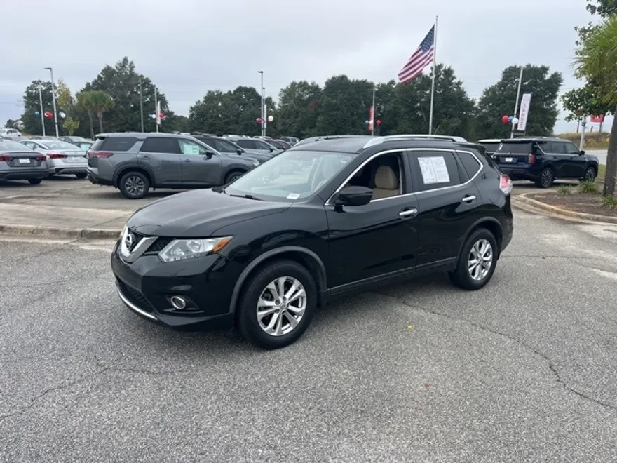 2016 Nissan Rogue SV photo 1