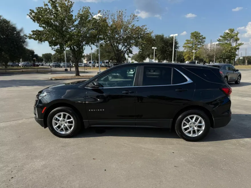 2022 Chevrolet Equinox LT photo 1