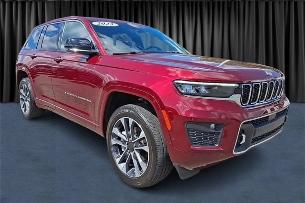 2023 Jeep Grand Cherokee Overland photo 1