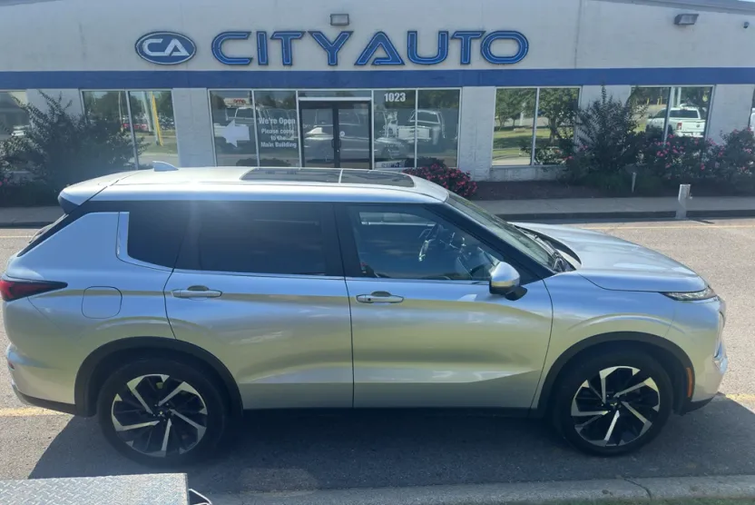 2022 Mitsubishi Outlander SE photo 1