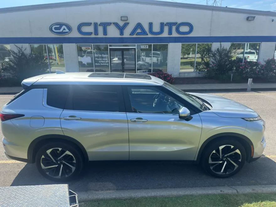 2022 Mitsubishi Outlander SE photo 1