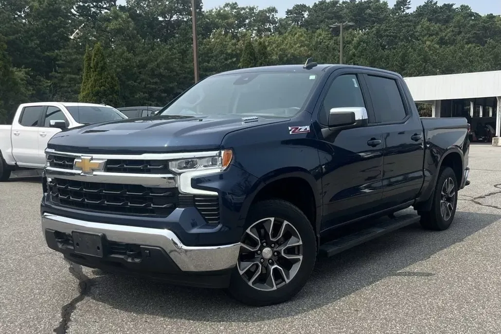 2022 Chevrolet Silverado 1500 LT photo 1