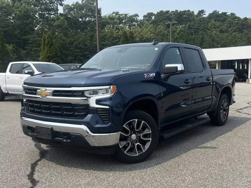 2022 Chevrolet Silverado 1500 LT photo 1
