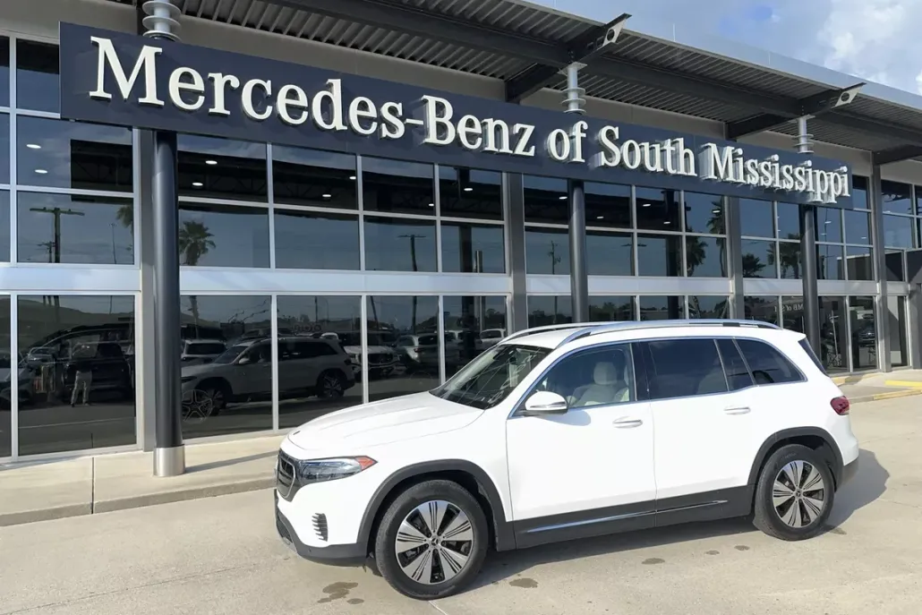 2023 Mercedes Benz EQB 300 4MATIC photo 1