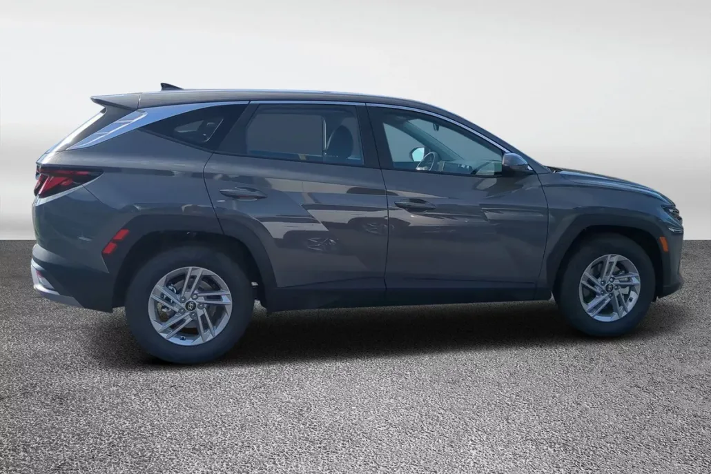 2025 Hyundai Tucson SE photo 1