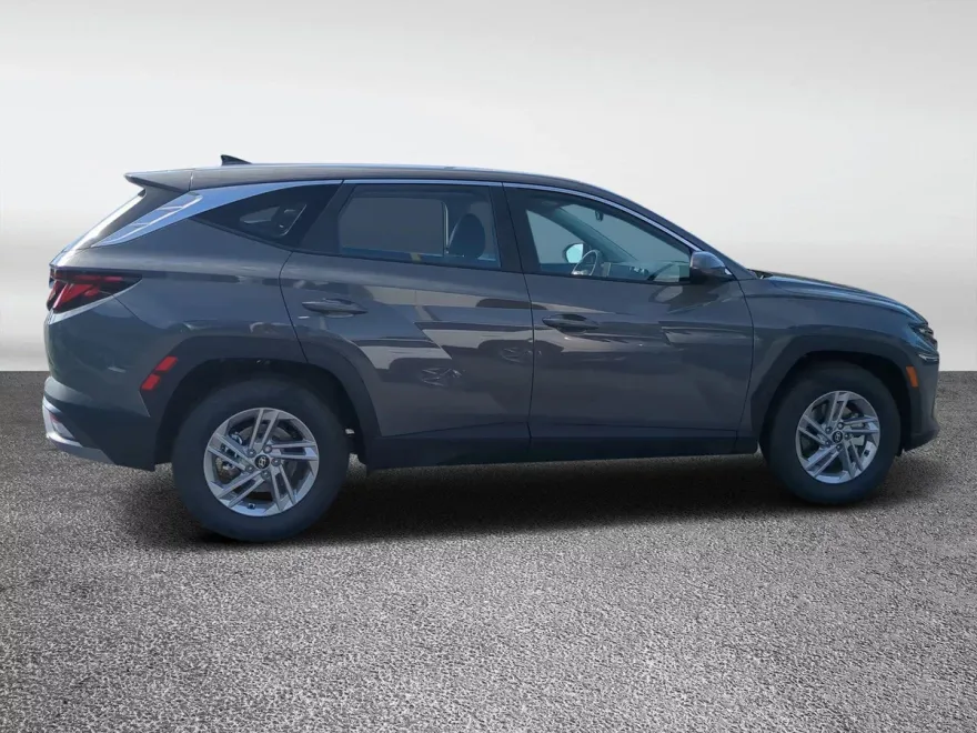 2025 Hyundai Tucson SE photo 1