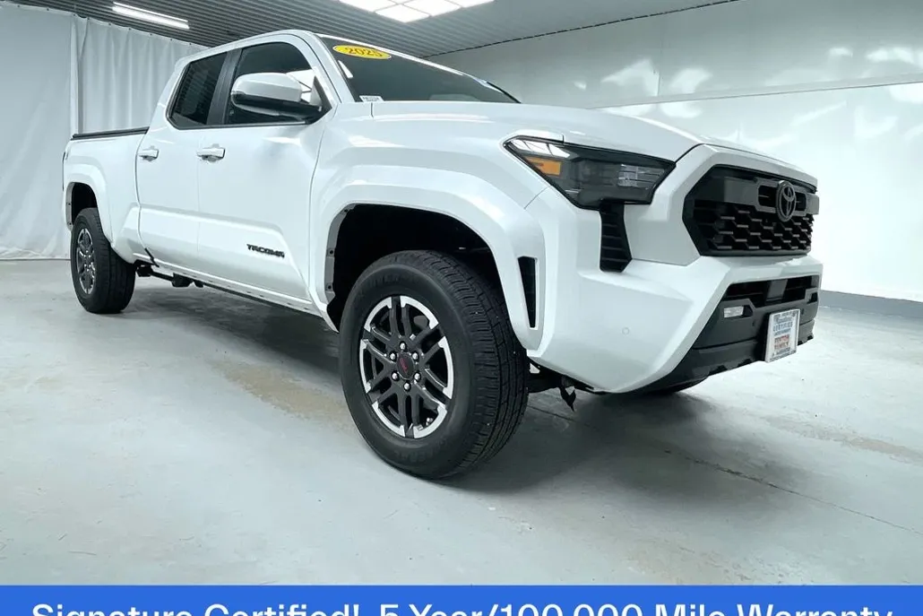 2025 Toyota Tacoma TRD Sport photo 1