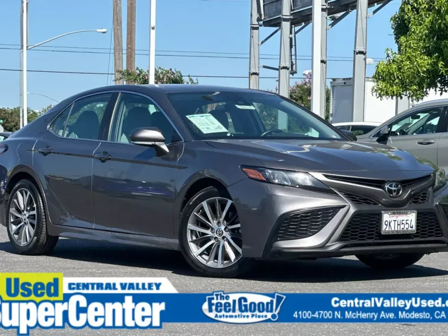 2022 Toyota Camry SE photo 1