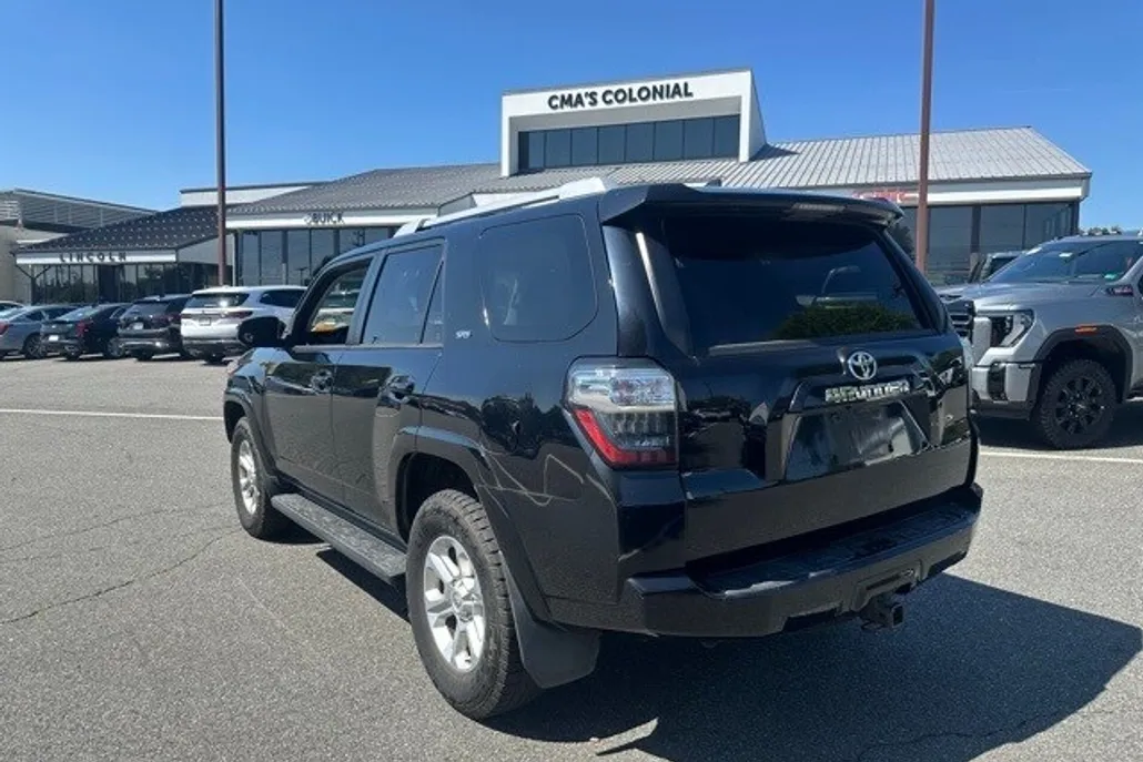 2018 Toyota 4Runner SR5 photo 1