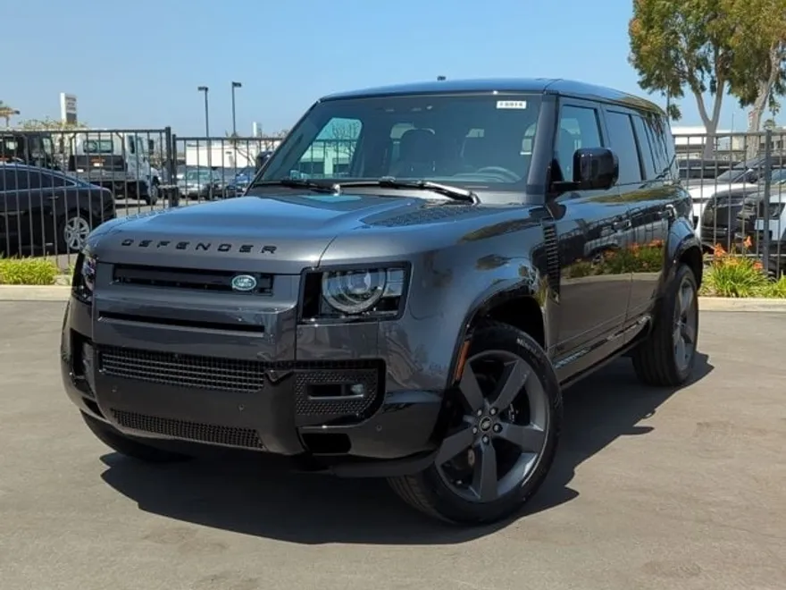 2025 Land Rover Defender 110 V8 photo 1