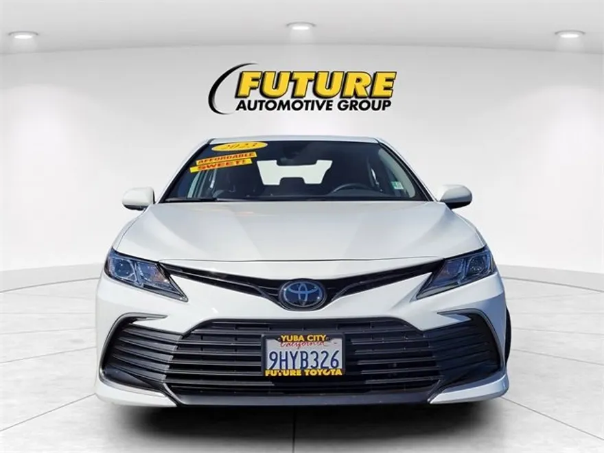 2023 Toyota Camry LE photo 1