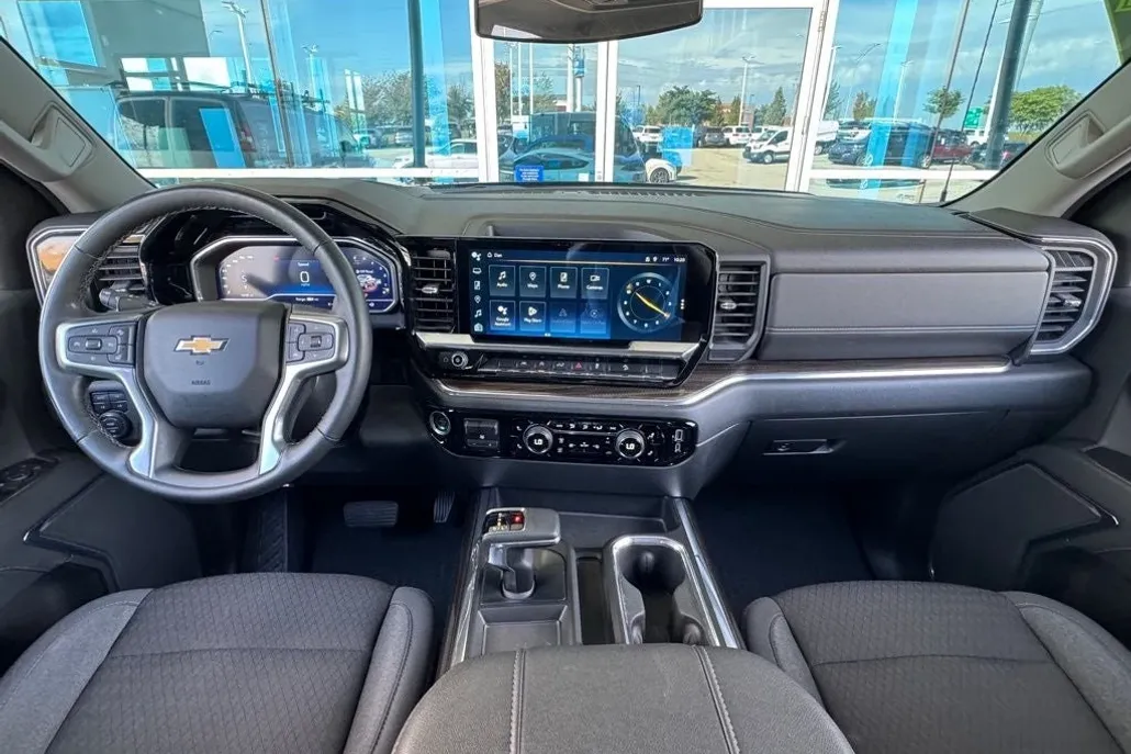 2023 Chevrolet Silverado 1500 LT photo 1