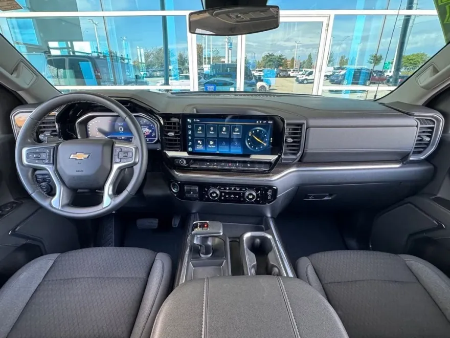 2023 Chevrolet Silverado 1500 LT photo 1