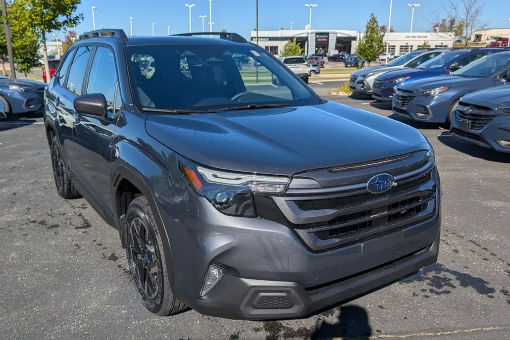 2025 Subaru Forester Premium photo 1