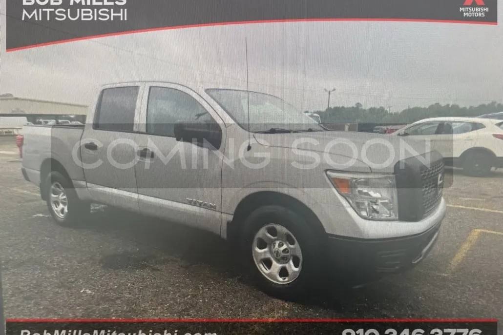 2017 Nissan Titan LE photo 1