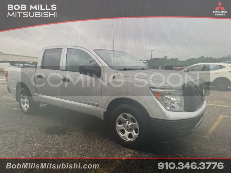 2017 Nissan Titan LE photo 1