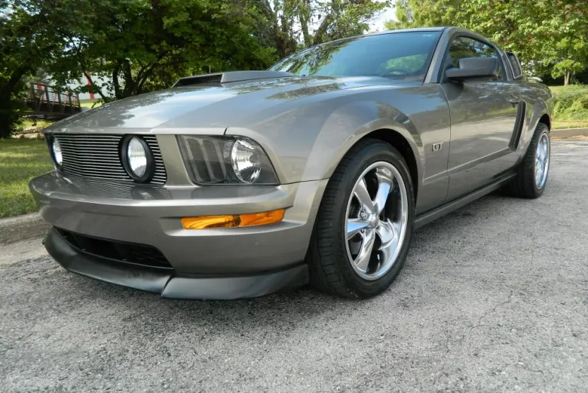 2005 Ford Mustang GT Premium photo 1