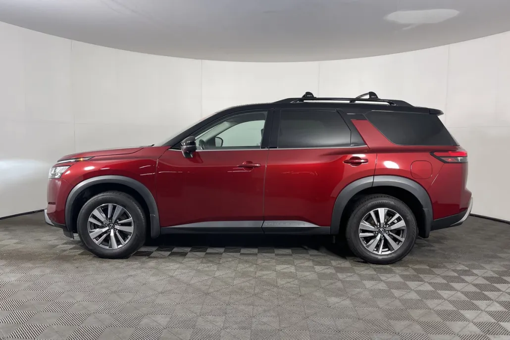2023 Nissan Pathfinder SL photo 1