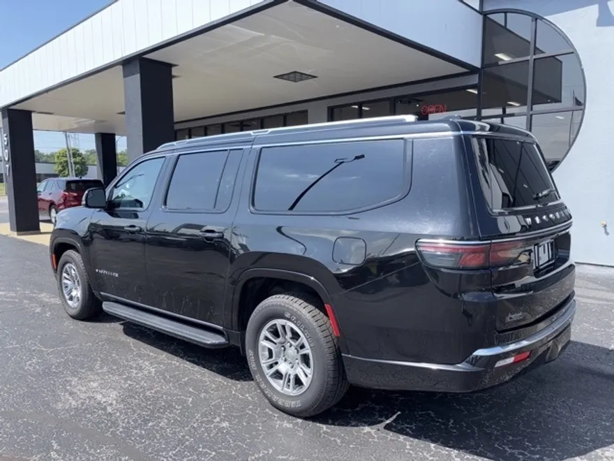 2024 Jeep Wagoneer L Base photo 1