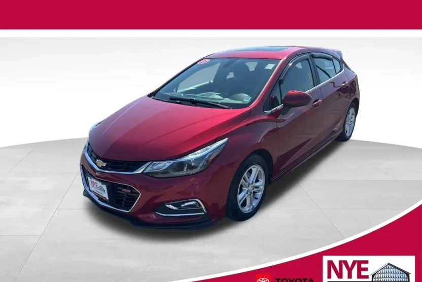 2017 Chevrolet Cruze LT photo 1