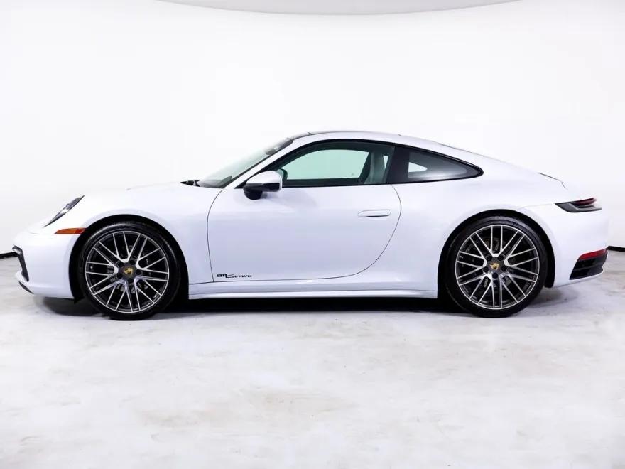 2024 Porsche 911 T 4 photo 2