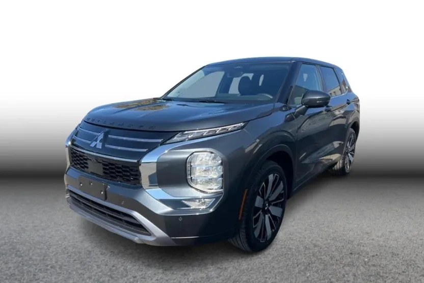 2025 Mitsubishi Outlander SE photo 1