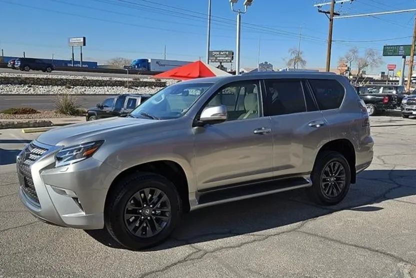 2023 Lexus GX 460 photo 1