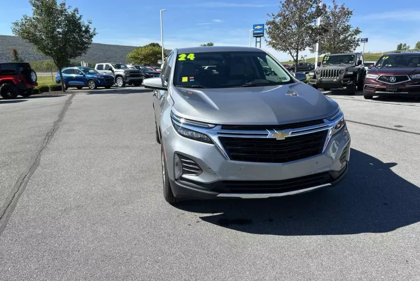 2024 Chevrolet Equinox LT photo 1