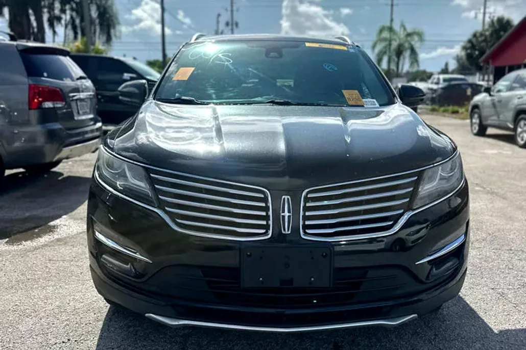 2015 Lincoln MKC Base photo 1