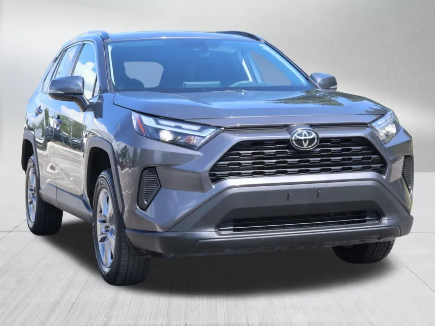 2024 Toyota RAV4 XLE photo 1