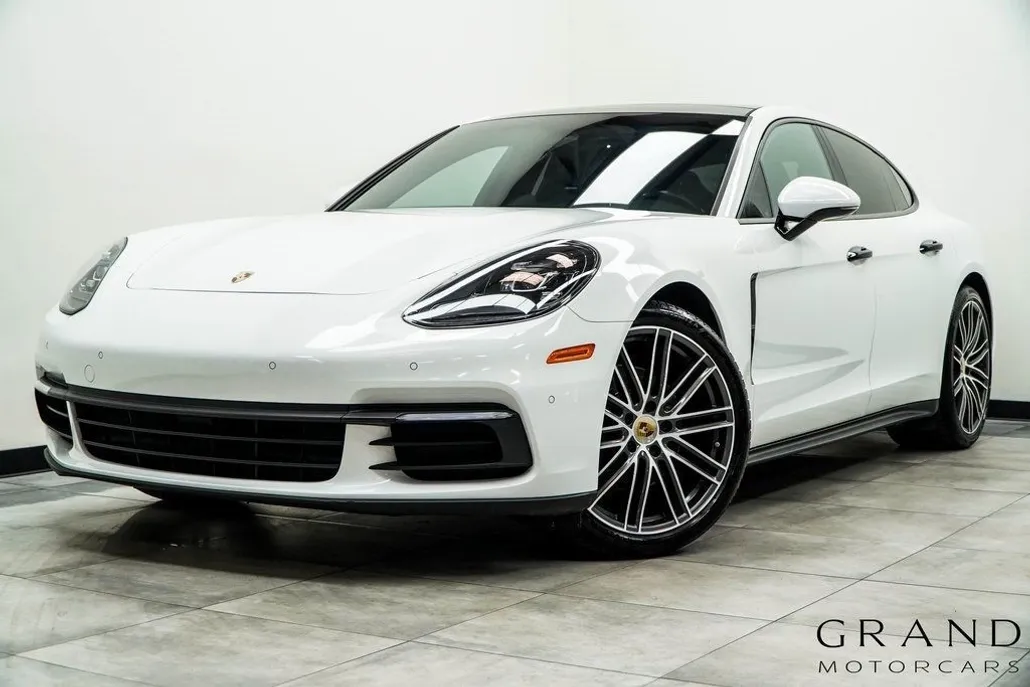 2017 Porsche Panamera 4 photo 1