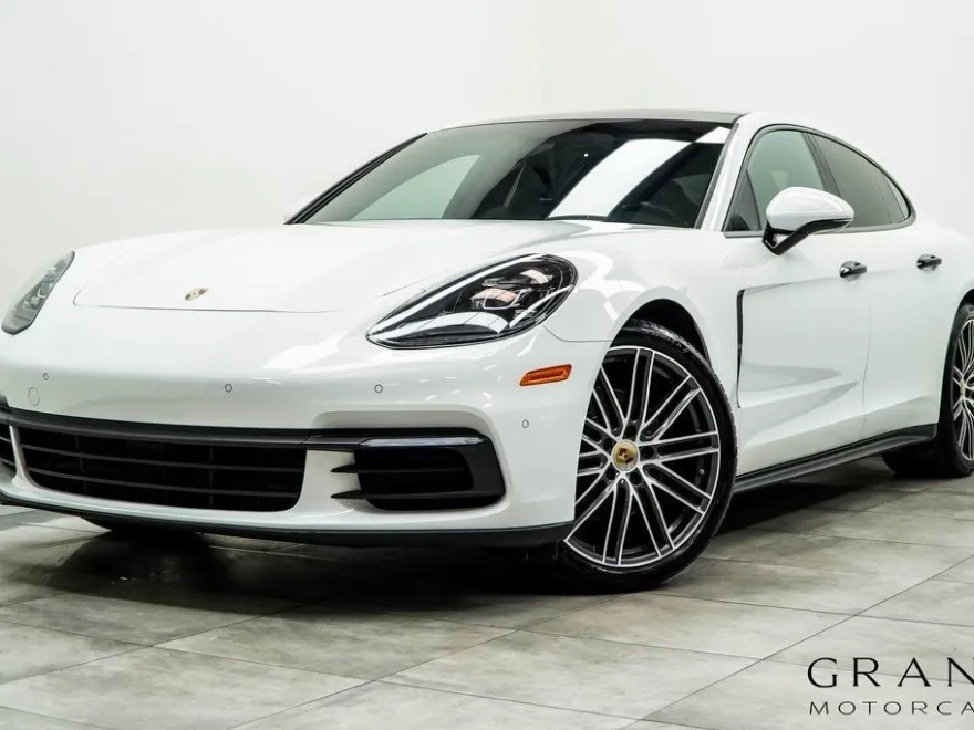 2017 Porsche Panamera 4 photo 1