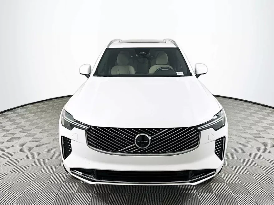 2026 Volvo XC90 B5 AWD Plus photo 1