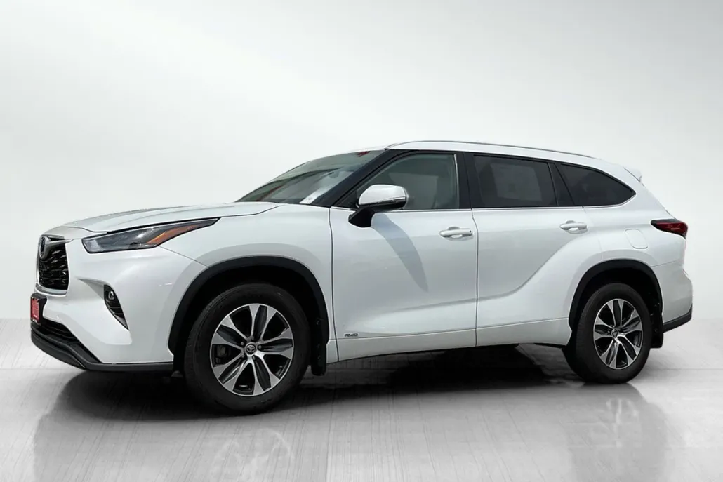 2023 Toyota Highlander Hybrid XLE photo 1