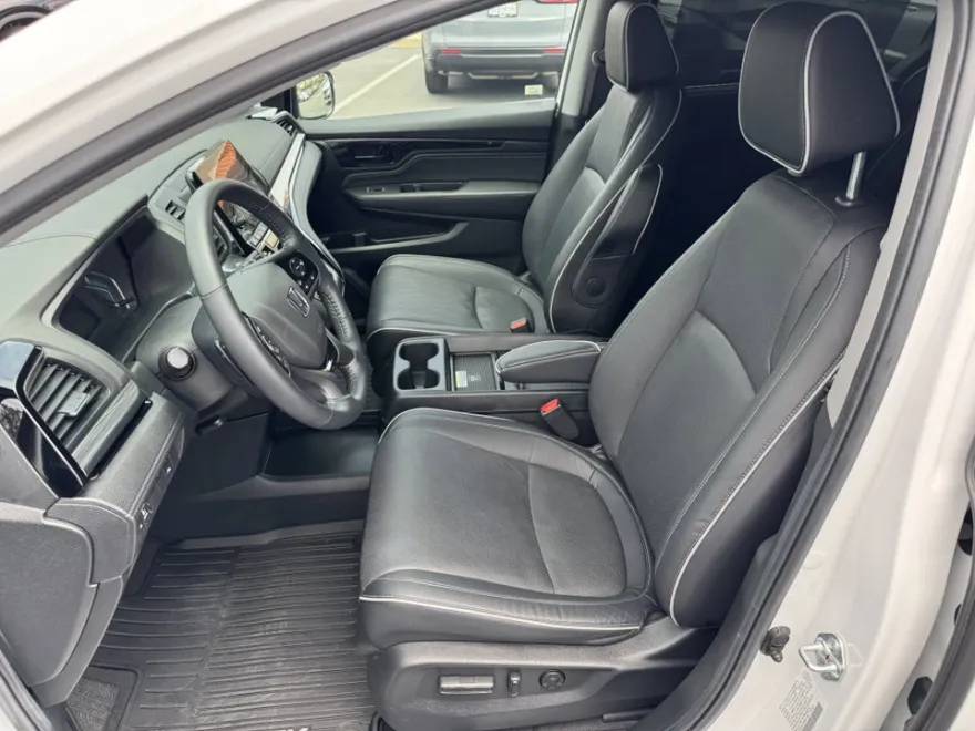 2024 Honda Odyssey Elite photo 1