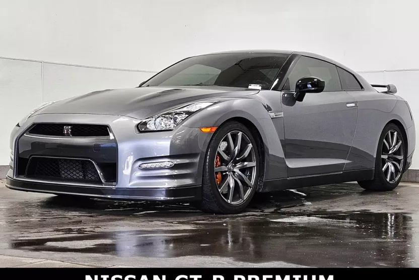 2014 Nissan GT-R Premium photo 1