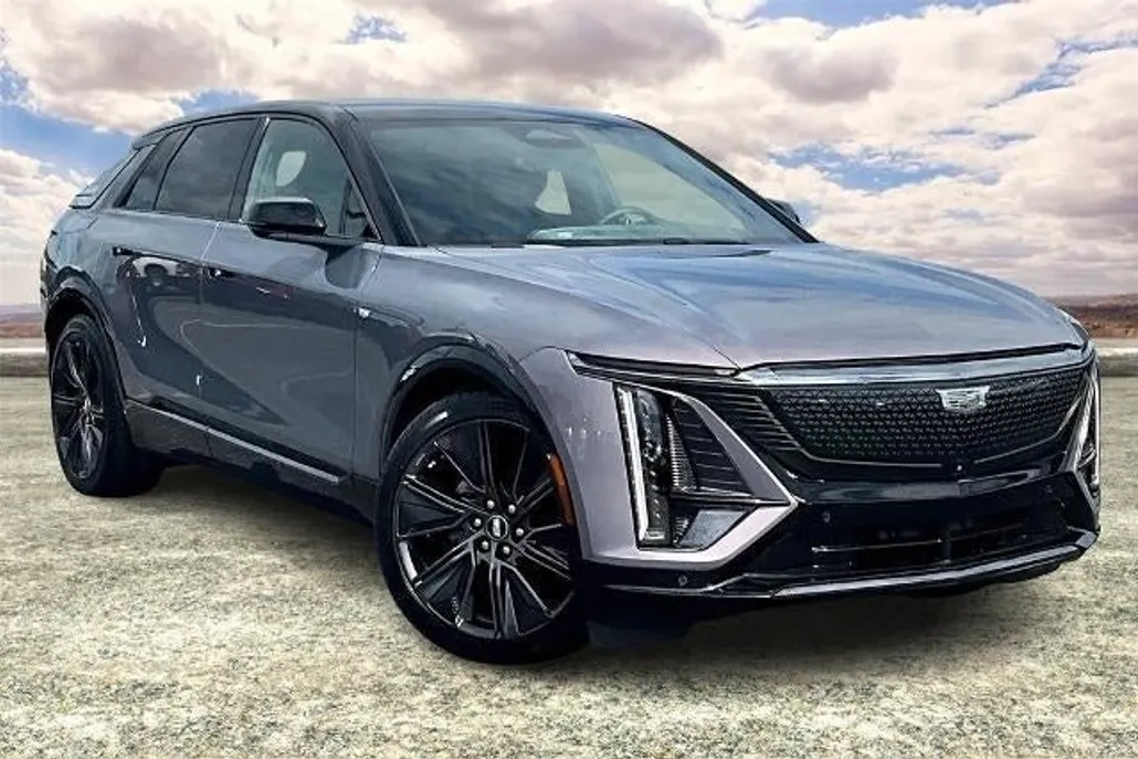 2024 Cadillac Lyriq Sport photo 1