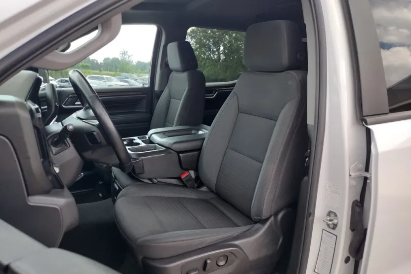2023 Chevrolet Silverado 1500 LT photo 1