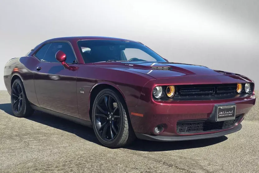 2018 Dodge Challenger R/T photo 1