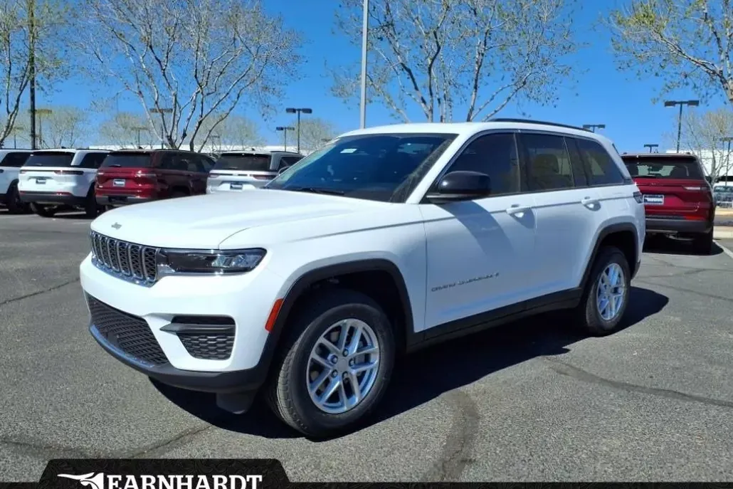 2025 Jeep Grand Cherokee Laredo Altitude photo 1