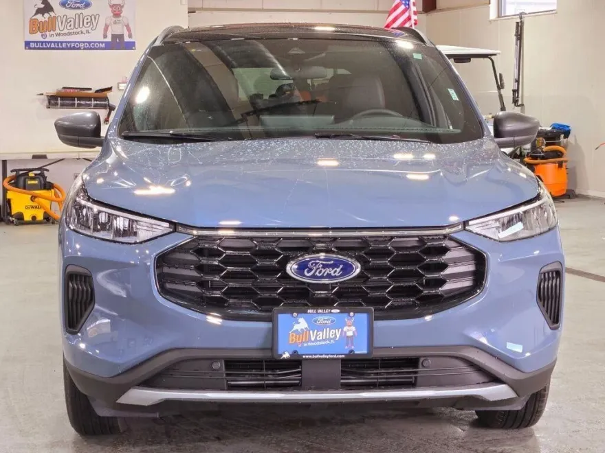 2025 Ford Escape ST-Line photo 1