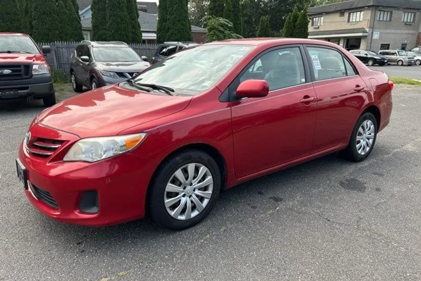 2013 Toyota Corolla LE photo 1