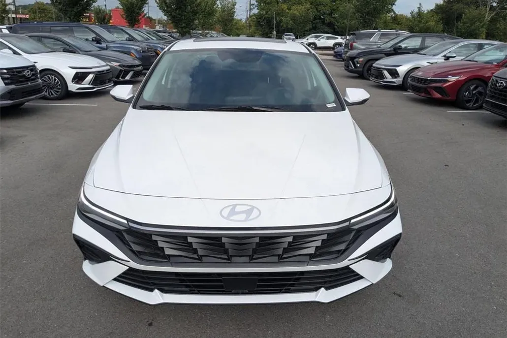 2025 Hyundai Elantra Limited photo 1