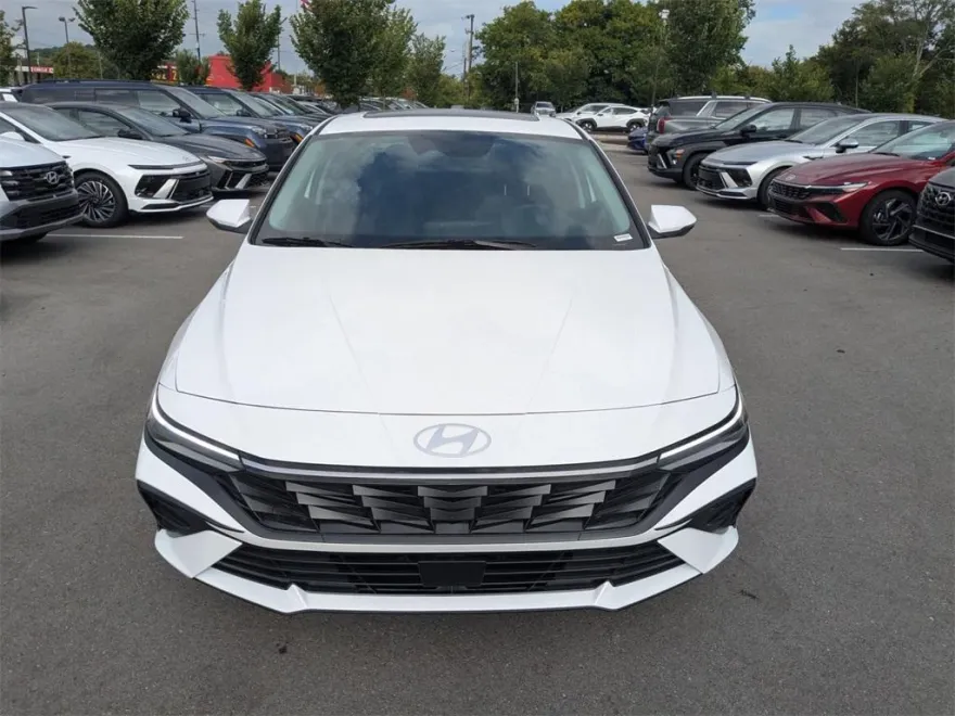 2025 Hyundai Elantra Limited photo 1